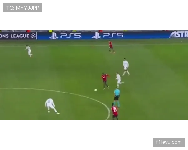 影锋属性明显：乔纳森·戴维如何连接中前场